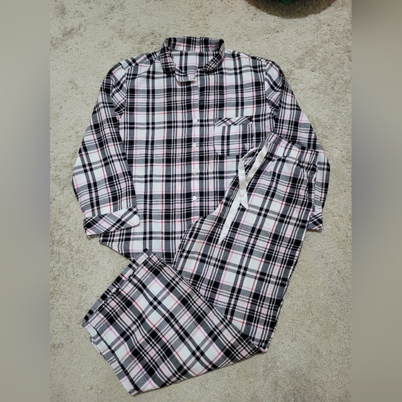 Vuctoria'sSecret Flannel Pajama Set Size S - Picture 4 of 6